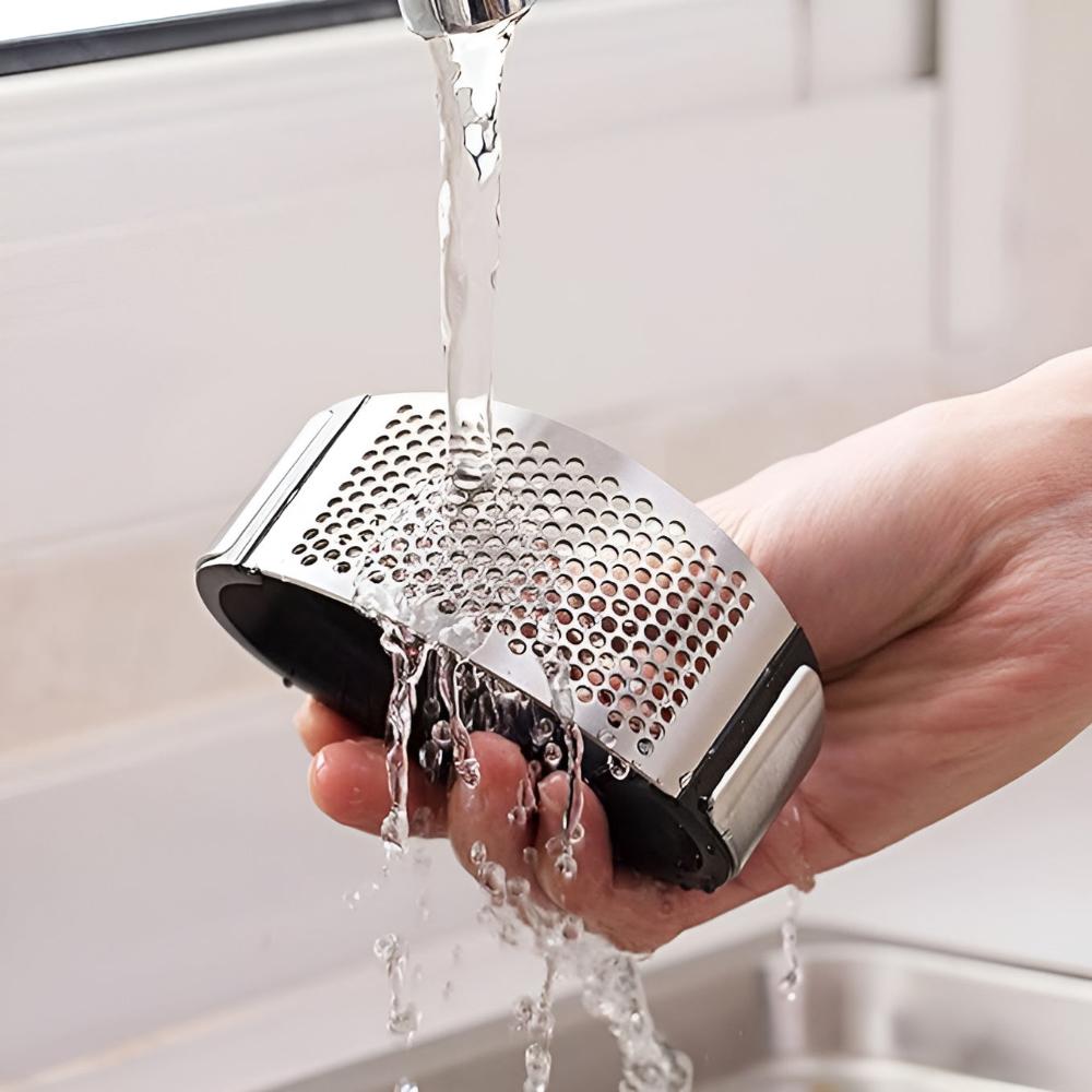 Crush Garlic Squeezer 1