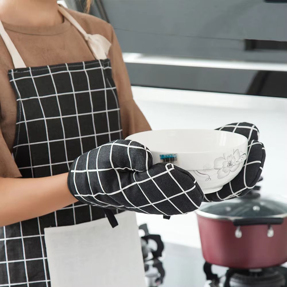 Heatproof Grid Pattern Kitchen Mitts 1
