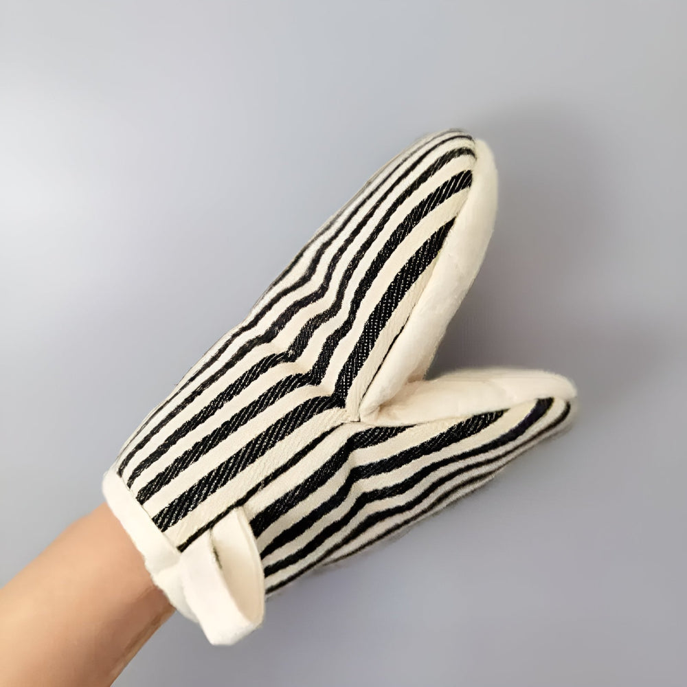 Striped Heat-Resistant Kitchen Mitts 11