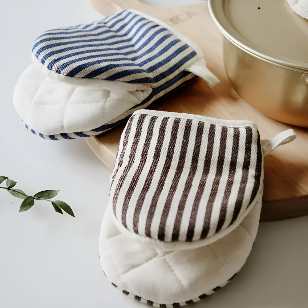 Striped Heat-Resistant Kitchen Mitts 3