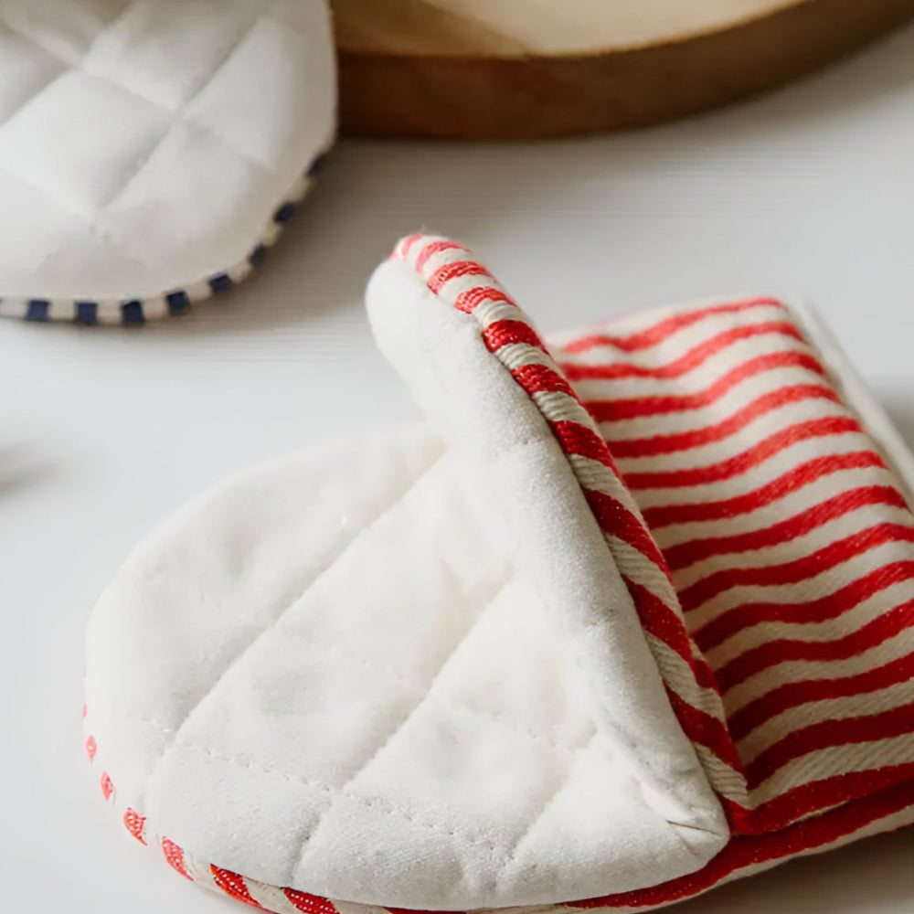 Striped Heat-Resistant Kitchen Mitts 4