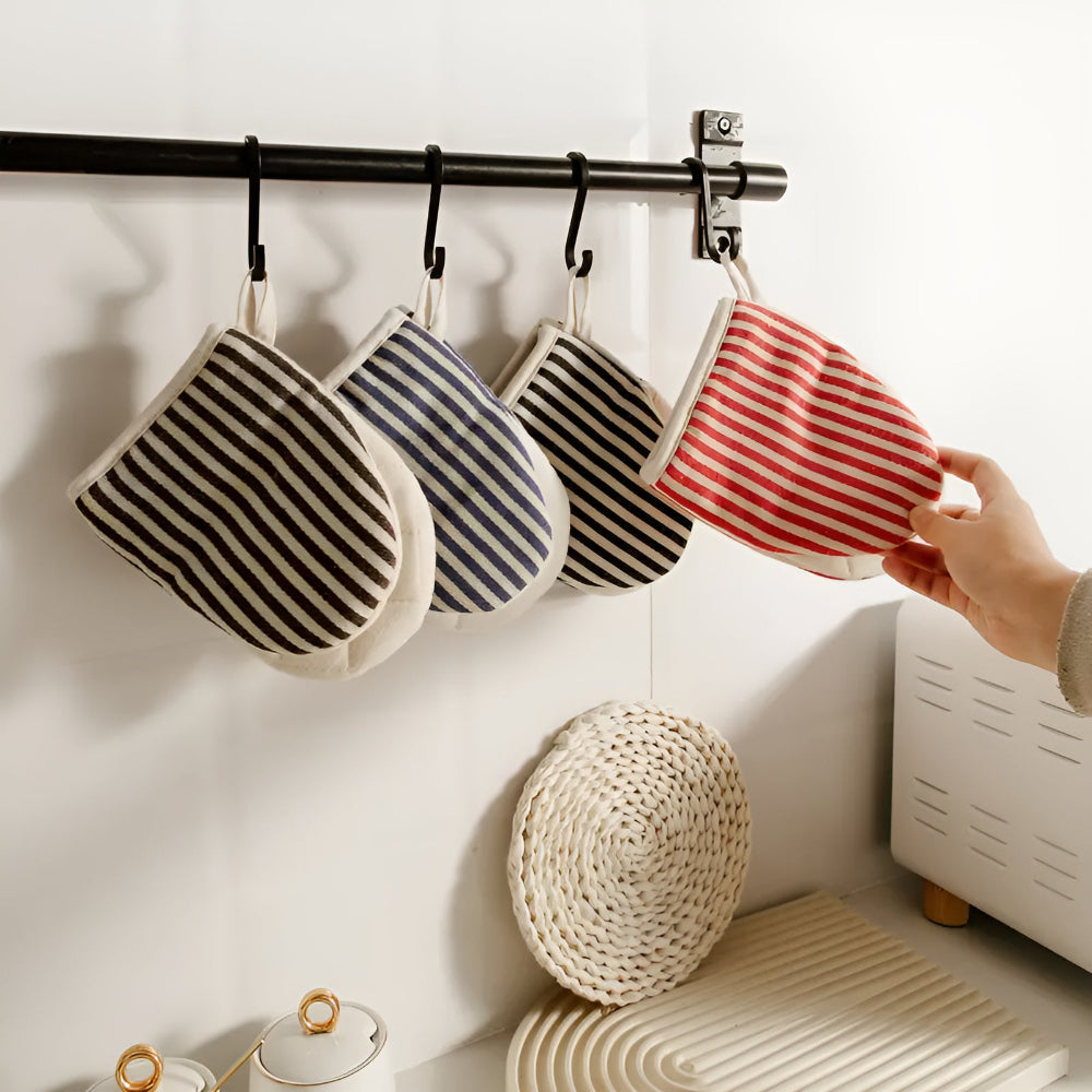 Striped Heat-Resistant Kitchen Mitts 5
