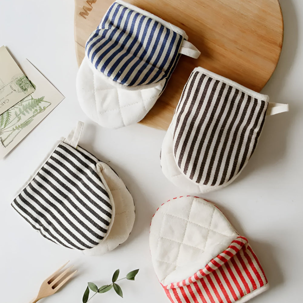 Striped Heat-Resistant Kitchen Mitts 8