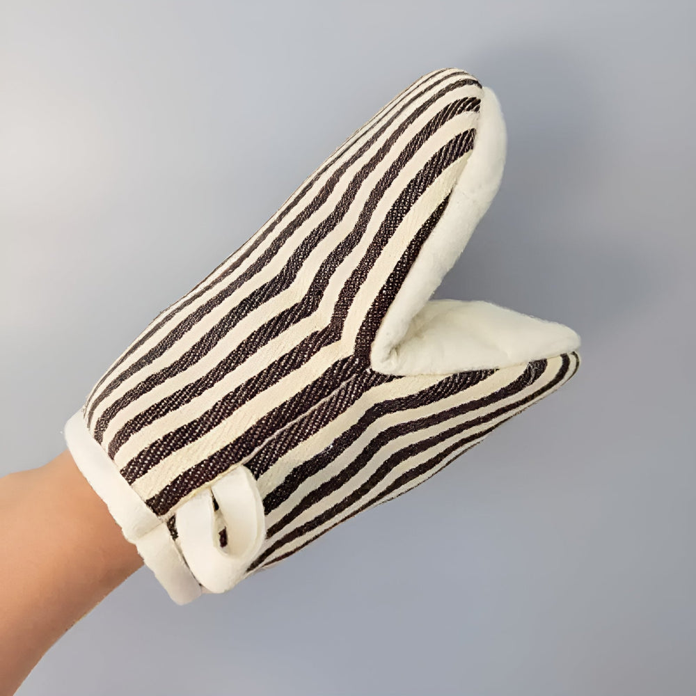 Striped Heat-Resistant Kitchen Mitts 9