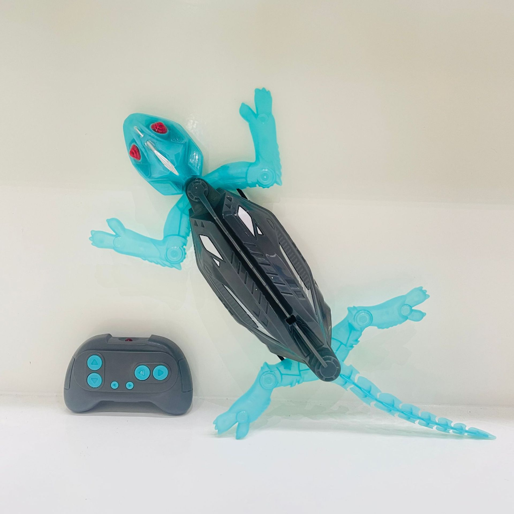 Wall Climbing Remote Control Lizard Toy