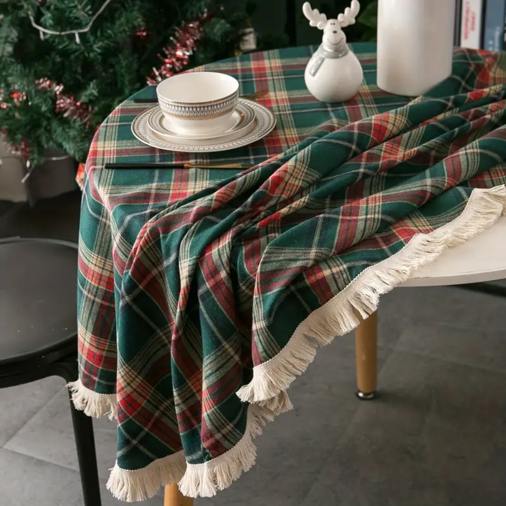 Vintage Holiday Plaid Round Tablecloth 7